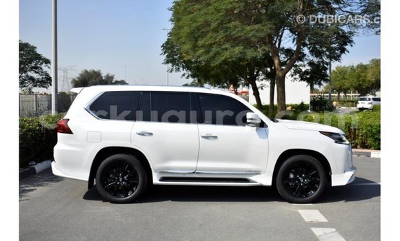 Acheter Import Voiture Lexus LX Blanc à Import - Dubai, Bujumbura Acheter Import Voiture Lexus LX Blanc à Import - Dubai, Bujumbura