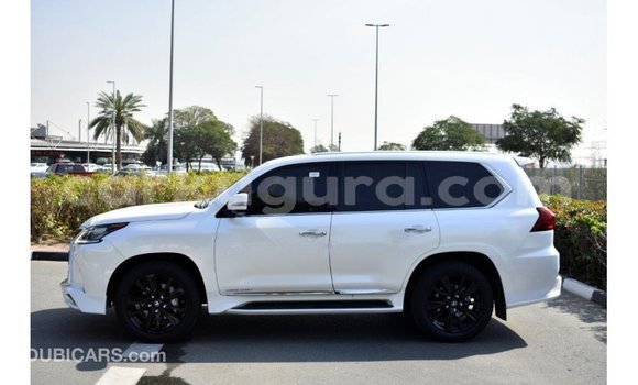 Acheter Import Voiture Lexus LX Blanc à Import - Dubai, Bujumbura Acheter Import Voiture Lexus LX Blanc à Import - Dubai, Bujumbura