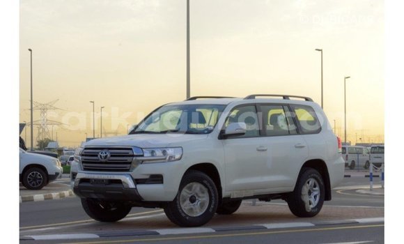 Buy Import Toyota Land Cruiser White Car in Import - Dubai in Bujumbura Buy Import Toyota Land Cruiser White Car in Import - Dubai in Bujumbura
