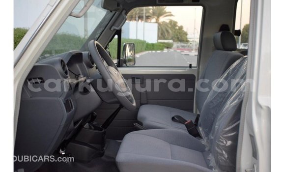 Buy Import Toyota Land Cruiser White Car in Import - Dubai in Bujumbura Buy Import Toyota Land Cruiser White Car in Import - Dubai in Bujumbura