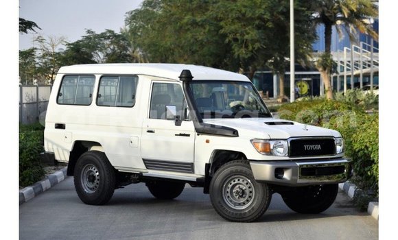 Buy Import Toyota Land Cruiser White Car in Import - Dubai in Bujumbura Buy Import Toyota Land Cruiser White Car in Import - Dubai in Bujumbura