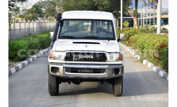 Buy Import Toyota Land Cruiser White Car in Import - Dubai in Bujumbura Buy Import Toyota Land Cruiser White Car in Import - Dubai in Bujumbura