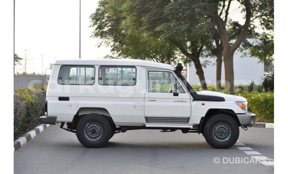 Buy Import Toyota Land Cruiser White Car in Import - Dubai in Bujumbura Buy Import Toyota Land Cruiser White Car in Import - Dubai in Bujumbura