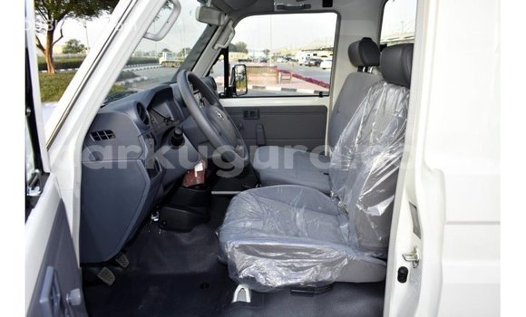 Buy Import Toyota Land Cruiser White Car in Import - Dubai in Bujumbura Buy Import Toyota Land Cruiser White Car in Import - Dubai in Bujumbura