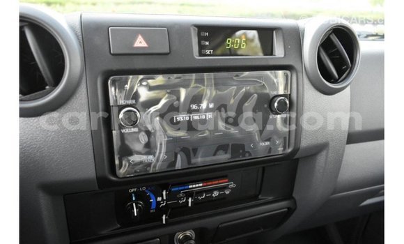 Buy Import Toyota Land Cruiser White Car in Import - Dubai in Bujumbura Buy Import Toyota Land Cruiser White Car in Import - Dubai in Bujumbura