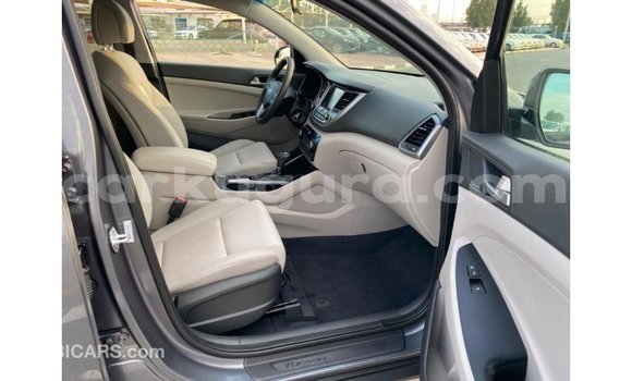 Nunua Imported Hyundai Tucson Nyeupe Gari ndani ya Import - Dubai nchini Bujumbura Nunua Imported Hyundai Tucson Nyeupe Gari ndani ya Import - Dubai nchini Bujumbura