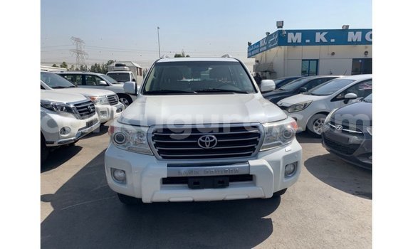 Acheter Import Voiture Toyota Land Cruiser Blanc à Import - Dubai, Bujumbura Acheter Import Voiture Toyota Land Cruiser Blanc à Import - Dubai, Bujumbura