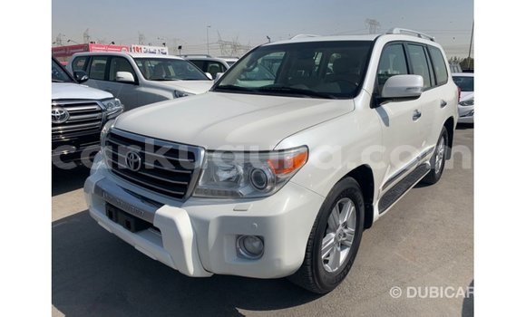 Acheter Import Voiture Toyota Land Cruiser Blanc à Import - Dubai, Bujumbura Acheter Import Voiture Toyota Land Cruiser Blanc à Import - Dubai, Bujumbura