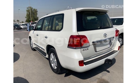 Acheter Import Voiture Toyota Land Cruiser Blanc à Import - Dubai, Bujumbura Acheter Import Voiture Toyota Land Cruiser Blanc à Import - Dubai, Bujumbura