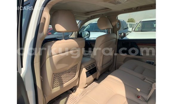Acheter Import Voiture Toyota Land Cruiser Blanc à Import - Dubai, Bujumbura Acheter Import Voiture Toyota Land Cruiser Blanc à Import - Dubai, Bujumbura