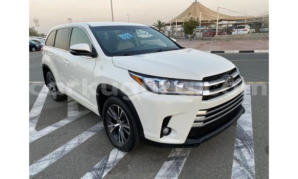Acheter Import Voiture Toyota Highlander Blanc à Import - Dubai, Bujumbura Acheter Import Voiture Toyota Highlander Blanc à Import - Dubai, Bujumbura
