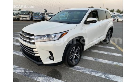 Acheter Import Voiture Toyota Highlander Blanc à Import - Dubai, Bujumbura Acheter Import Voiture Toyota Highlander Blanc à Import - Dubai, Bujumbura