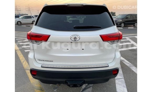 Acheter Import Voiture Toyota Highlander Blanc à Import - Dubai, Bujumbura Acheter Import Voiture Toyota Highlander Blanc à Import - Dubai, Bujumbura