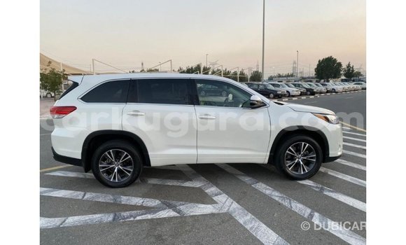Acheter Import Voiture Toyota Highlander Blanc à Import - Dubai, Bujumbura Acheter Import Voiture Toyota Highlander Blanc à Import - Dubai, Bujumbura