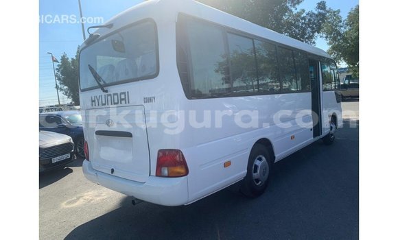 Acheter Import Voiture Hyundai Accent Blanc à Import - Dubai, Bujumbura Acheter Import Voiture Hyundai Accent Blanc à Import - Dubai, Bujumbura