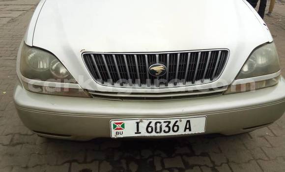 Buy Used Toyota Harrier White Car in Town hall in Bujumbura Buy Used Toyota Harrier White Car in Town hall in Bujumbura