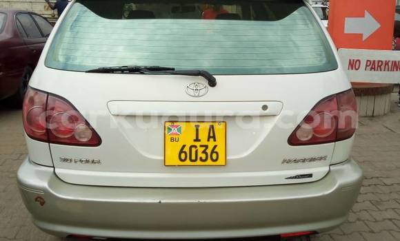 Buy Used Toyota Harrier White Car in Town hall in Bujumbura Buy Used Toyota Harrier White Car in Town hall in Bujumbura