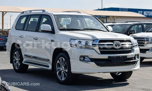 Nunua Imported Toyota Land Cruiser Nyeupe Gari ndani ya Import - Dubai nchini Bujumbura Nunua Imported Toyota Land Cruiser Nyeupe Gari ndani ya Import - Dubai nchini Bujumbura