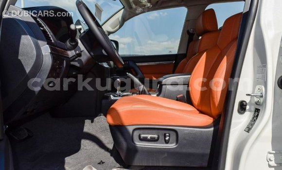 Nunua Imported Toyota Land Cruiser Nyeupe Gari ndani ya Import - Dubai nchini Bujumbura Nunua Imported Toyota Land Cruiser Nyeupe Gari ndani ya Import - Dubai nchini Bujumbura