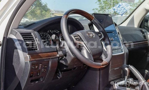 Nunua Imported Toyota Land Cruiser Nyeupe Gari ndani ya Import - Dubai nchini Bujumbura Nunua Imported Toyota Land Cruiser Nyeupe Gari ndani ya Import - Dubai nchini Bujumbura
