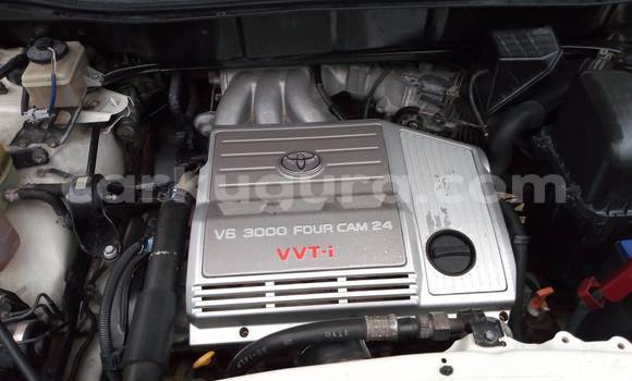Buy Used Toyota Harrier White Car in Town hall in Bujumbura Buy Used Toyota Harrier White Car in Town hall in Bujumbura