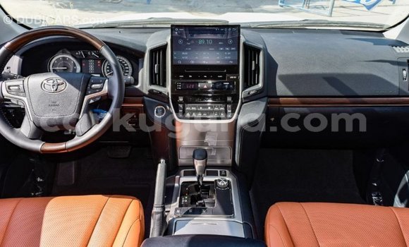 Nunua Imported Toyota Land Cruiser Nyeupe Gari ndani ya Import - Dubai nchini Bujumbura Nunua Imported Toyota Land Cruiser Nyeupe Gari ndani ya Import - Dubai nchini Bujumbura