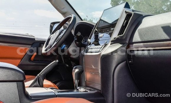 Nunua Imported Toyota Land Cruiser Nyeupe Gari ndani ya Import - Dubai nchini Bujumbura Nunua Imported Toyota Land Cruiser Nyeupe Gari ndani ya Import - Dubai nchini Bujumbura