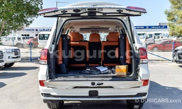 Nunua Imported Toyota Land Cruiser Nyeupe Gari ndani ya Import - Dubai nchini Bujumbura Nunua Imported Toyota Land Cruiser Nyeupe Gari ndani ya Import - Dubai nchini Bujumbura