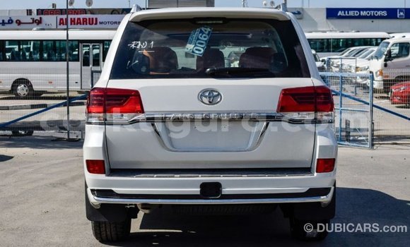 Nunua Imported Toyota Land Cruiser Nyeupe Gari ndani ya Import - Dubai nchini Bujumbura Nunua Imported Toyota Land Cruiser Nyeupe Gari ndani ya Import - Dubai nchini Bujumbura