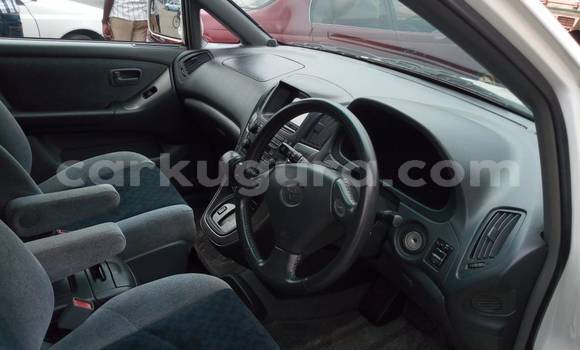 Buy Used Toyota Harrier White Car in Town hall in Bujumbura Buy Used Toyota Harrier White Car in Town hall in Bujumbura