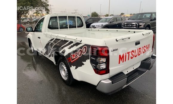 Nunua Imported Mitsubishi L200 Nyeupe Gari ndani ya Import - Dubai nchini Bujumbura Nunua Imported Mitsubishi L200 Nyeupe Gari ndani ya Import - Dubai nchini Bujumbura
