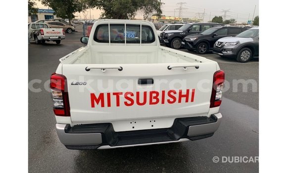 Nunua Imported Mitsubishi L200 Nyeupe Gari ndani ya Import - Dubai nchini Bujumbura Nunua Imported Mitsubishi L200 Nyeupe Gari ndani ya Import - Dubai nchini Bujumbura