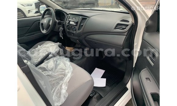 Nunua Imported Mitsubishi L200 Nyeupe Gari ndani ya Import - Dubai nchini Bujumbura Nunua Imported Mitsubishi L200 Nyeupe Gari ndani ya Import - Dubai nchini Bujumbura