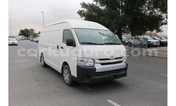 Acheter Import Voiture Toyota Hiace Blanc à Import - Dubai, Bujumbura Acheter Import Voiture Toyota Hiace Blanc à Import - Dubai, Bujumbura
