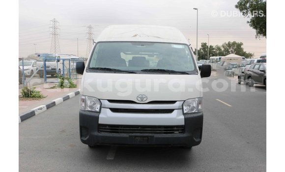 Acheter Import Voiture Toyota Hiace Blanc à Import - Dubai, Bujumbura Acheter Import Voiture Toyota Hiace Blanc à Import - Dubai, Bujumbura