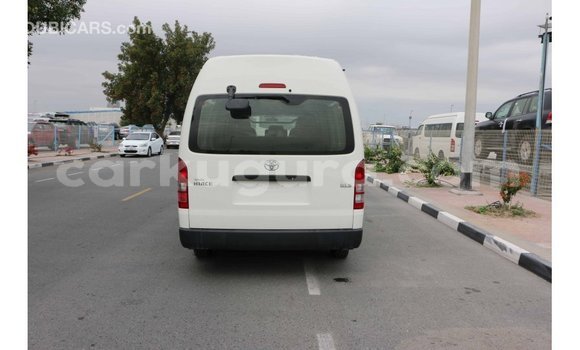 Acheter Import Voiture Toyota Hiace Blanc à Import - Dubai, Bujumbura Acheter Import Voiture Toyota Hiace Blanc à Import - Dubai, Bujumbura