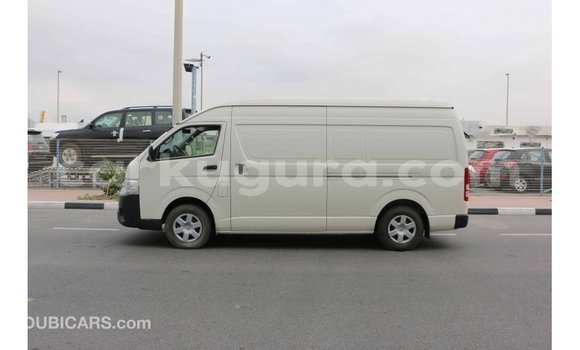 Acheter Import Voiture Toyota Hiace Blanc à Import - Dubai, Bujumbura Acheter Import Voiture Toyota Hiace Blanc à Import - Dubai, Bujumbura