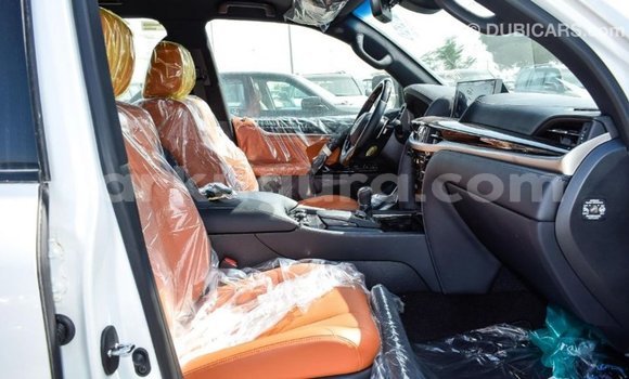 Nunua Imported Lexus LX Nyeupe Gari ndani ya Import - Dubai nchini Bujumbura Nunua Imported Lexus LX Nyeupe Gari ndani ya Import - Dubai nchini Bujumbura