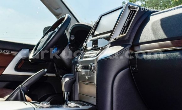 Nunua Imported Toyota Land Cruiser Nyeusi Gari ndani ya Import - Dubai nchini Bujumbura Nunua Imported Toyota Land Cruiser Nyeusi Gari ndani ya Import - Dubai nchini Bujumbura
