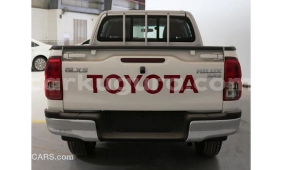 Nunua Imported Toyota Hilux Nyeupe Gari ndani ya Import - Dubai nchini Bujumbura Nunua Imported Toyota Hilux Nyeupe Gari ndani ya Import - Dubai nchini Bujumbura