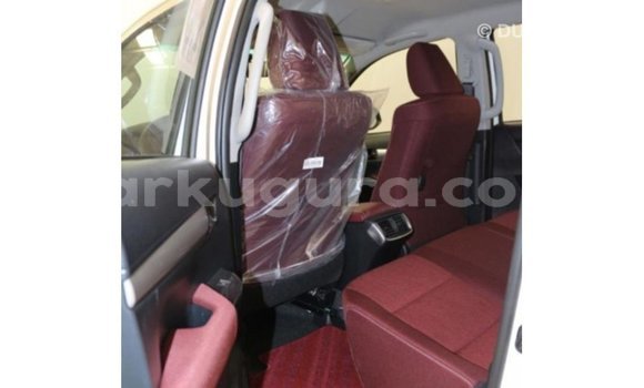 Nunua Imported Toyota Hilux Nyeupe Gari ndani ya Import - Dubai nchini Bujumbura Nunua Imported Toyota Hilux Nyeupe Gari ndani ya Import - Dubai nchini Bujumbura