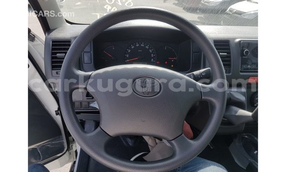 Nunua Imported Toyota Hiace Nyeupe Gari ndani ya Import - Dubai nchini Bujumbura Nunua Imported Toyota Hiace Nyeupe Gari ndani ya Import - Dubai nchini Bujumbura