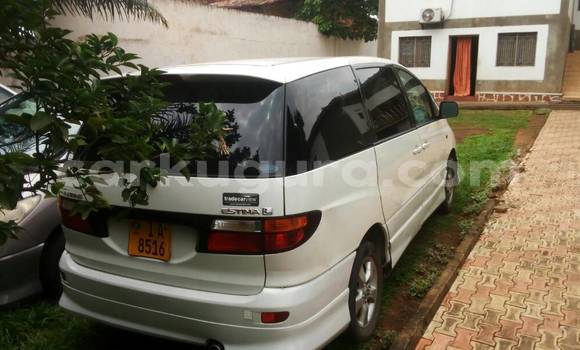 Buy Used Toyota Estima White Car in Town hall in Bujumbura Buy Used Toyota Estima White Car in Town hall in Bujumbura