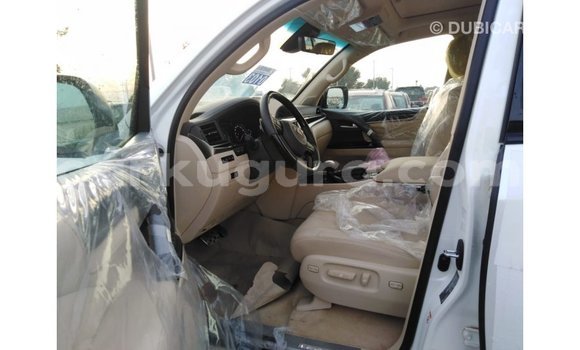 Acheter Import Voiture Lexus LX Blanc à Import - Dubai, Bujumbura Acheter Import Voiture Lexus LX Blanc à Import - Dubai, Bujumbura