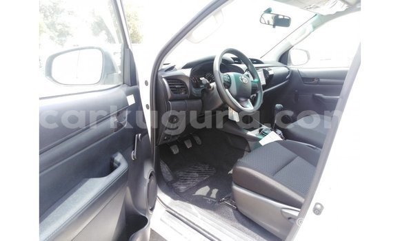 Nunua Imported Toyota Hilux Nyeupe Gari ndani ya Import - Dubai nchini Bujumbura Nunua Imported Toyota Hilux Nyeupe Gari ndani ya Import - Dubai nchini Bujumbura