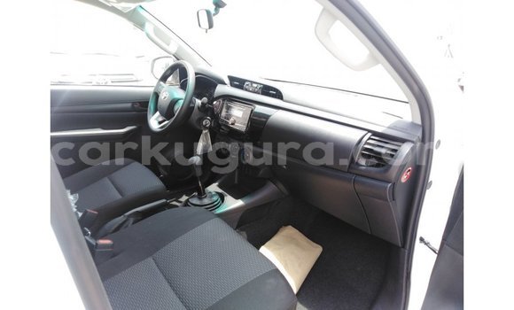 Nunua Imported Toyota Hilux Nyeupe Gari ndani ya Import - Dubai nchini Bujumbura Nunua Imported Toyota Hilux Nyeupe Gari ndani ya Import - Dubai nchini Bujumbura
