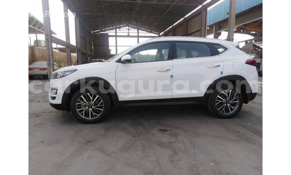 Nunua Imported Hyundai Tucson Nyeupe Gari ndani ya Import - Dubai nchini Bujumbura Nunua Imported Hyundai Tucson Nyeupe Gari ndani ya Import - Dubai nchini Bujumbura