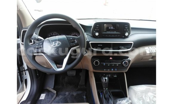 Nunua Imported Hyundai Tucson Nyeupe Gari ndani ya Import - Dubai nchini Bujumbura Nunua Imported Hyundai Tucson Nyeupe Gari ndani ya Import - Dubai nchini Bujumbura