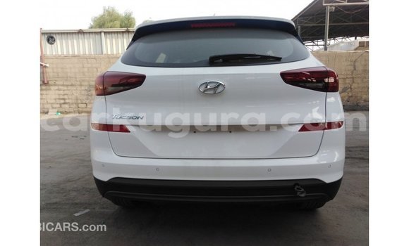 Nunua Imported Hyundai Tucson Nyeupe Gari ndani ya Import - Dubai nchini Bujumbura Nunua Imported Hyundai Tucson Nyeupe Gari ndani ya Import - Dubai nchini Bujumbura