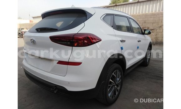 Nunua Imported Hyundai Tucson Nyeupe Gari ndani ya Import - Dubai nchini Bujumbura Nunua Imported Hyundai Tucson Nyeupe Gari ndani ya Import - Dubai nchini Bujumbura